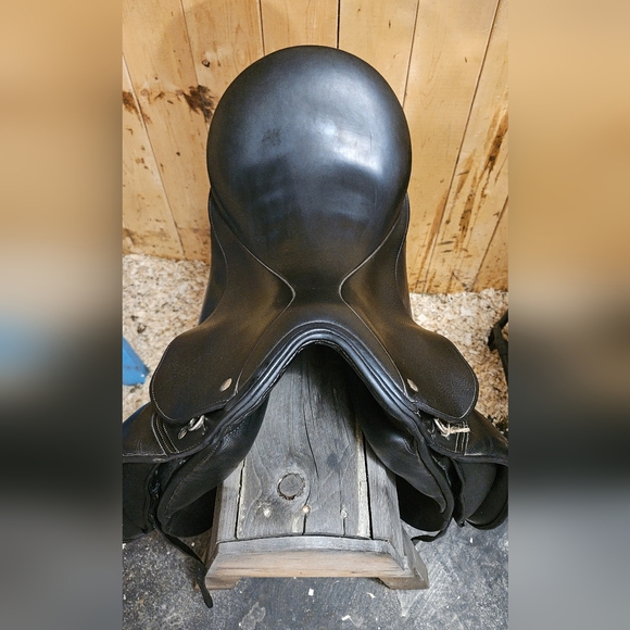Regal Adjustable Dressage Saddle - Picture 2 of 2